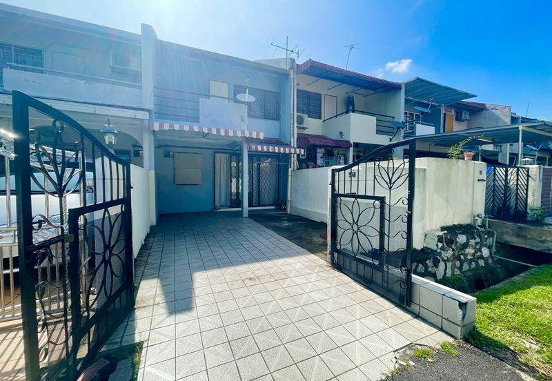 DOUBLE STOREY HOUSE, SS 19 SUBANG JAYA, SELANGOR
