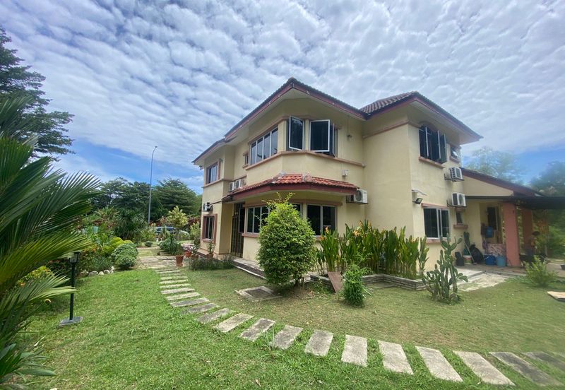 Bungalow at Kenanga Garden Sungai Buloh Country Resort