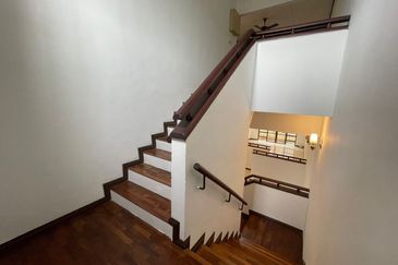 Double Storey Superlink Jalan Adang, Seksyen U8 Bukit Jelutong