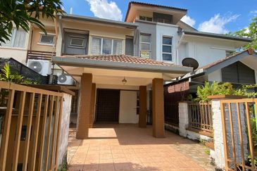 Double Storey Jalan Arca Seksyen U8 Bukit Jelutong, Shah Alam