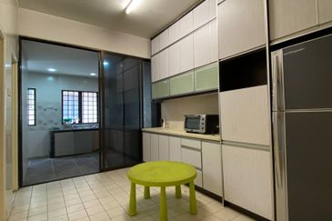 Double Storey Jalan Arca Seksyen U8 Bukit Jelutong, Shah Alam