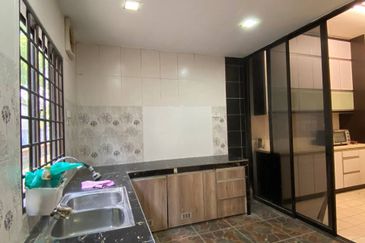 Double Storey Jalan Arca Seksyen U8 Bukit Jelutong, Shah Alam