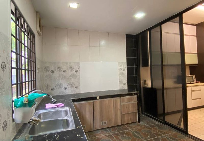 Double Storey Jalan Arca Seksyen U8 Bukit Jelutong, Shah Alam