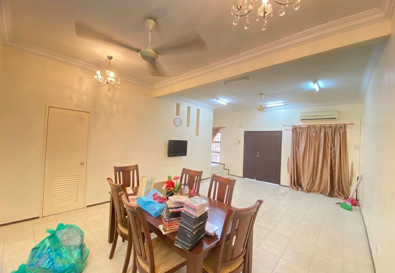 Double Storey Jalan Arca Seksyen U8 Bukit Jelutong, Shah Alam