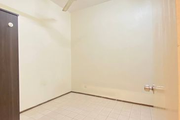 Double Storey Jalan Arca Seksyen U8 Bukit Jelutong, Shah Alam