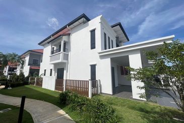 Reef Of Tropics, Setia Eco Glades