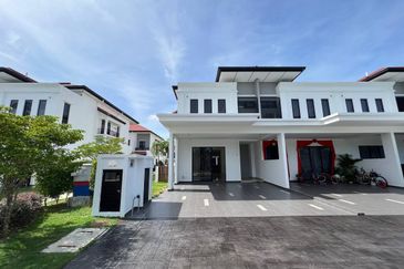 Reef Of Tropics, Setia Eco Glades