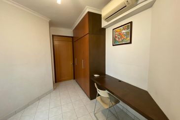 RIANA GREEN TROPICANA