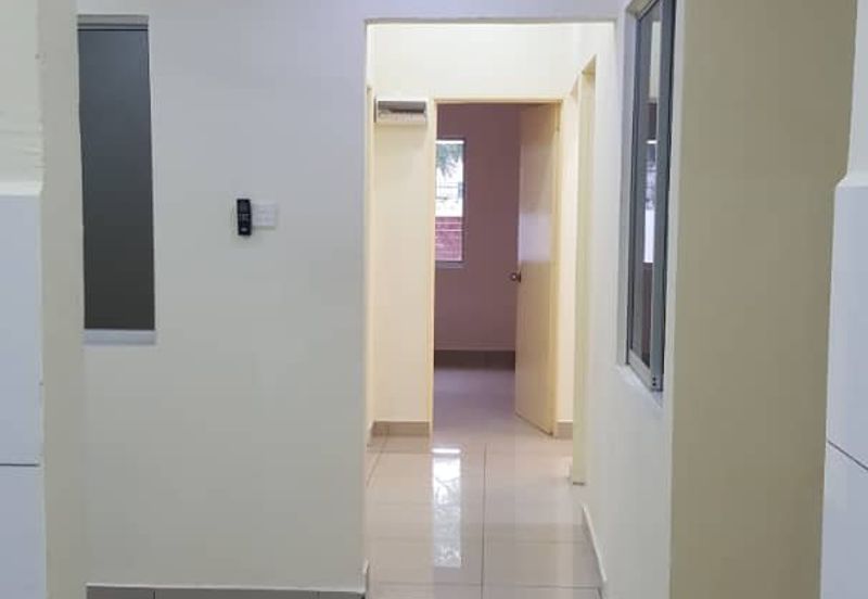 Fully Renovated Single Storey Terrace House Taman 