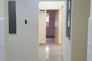 Fully Renovated Single Storey Terrace House Taman 