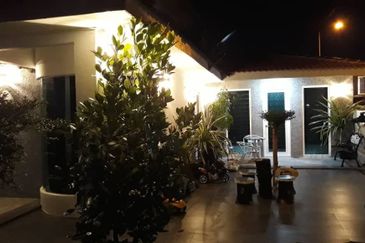 CORNER LOT Double Storey Taman Teluk Gedung Indah