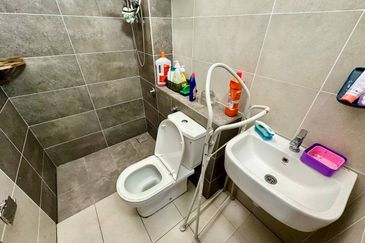 Avis 2 @ Setia Alam Sari