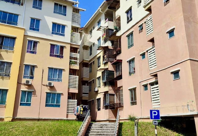 Laman Suria e-Resort Apartment