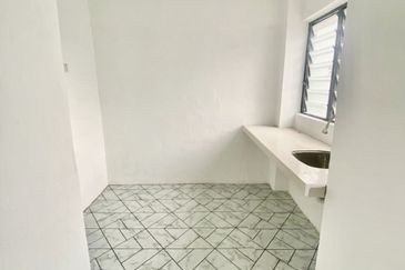 Kondo Rakyat (Desa Pantai Flat)