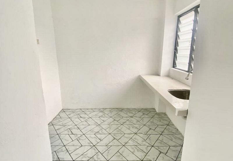 Kondo Rakyat (Desa Pantai Flat)