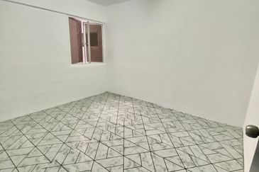 Kondo Rakyat (Desa Pantai Flat)