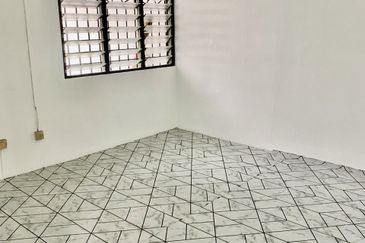 Kondo Rakyat (Desa Pantai Flat)