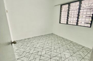 Kondo Rakyat (Desa Pantai Flat)