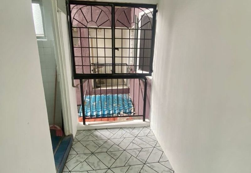 Kondo Rakyat (Desa Pantai Flat)