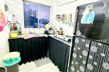 Kondo Rakyat (Desa Pantai Flat)