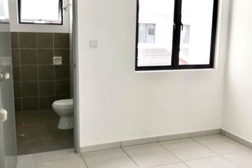 Facing Open Double Storey Alam Suria Enclave Puncak Alam