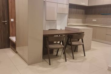 Henna Residence @ The Quartz