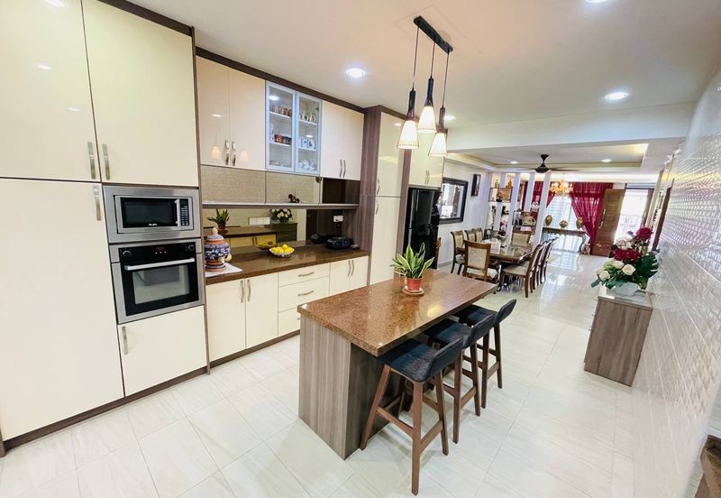 Lake View 2.5 Storey Super Link Terrace CYPRUS USJ Heights Subang Jaya for sale 