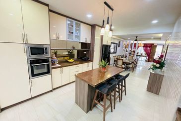 Lake View 2.5 Storey Super Link Terrace CYPRUS USJ Heights Subang Jaya for sale 