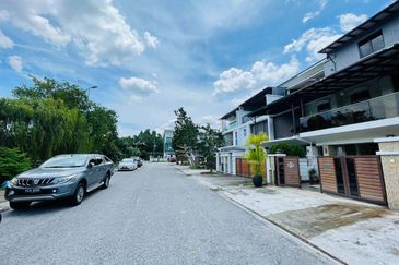 Lake View 2.5 Storey Super Link Terrace CYPRUS USJ Heights Subang Jaya for sale 