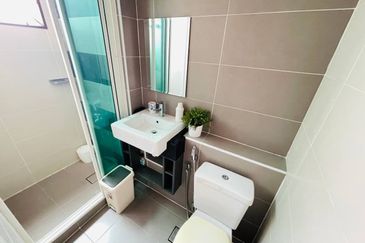 Lake View 2.5 Storey Super Link Terrace CYPRUS USJ Heights Subang Jaya for sale 