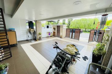 Lake View 2.5 Storey Super Link Terrace CYPRUS USJ Heights Subang Jaya for sale 