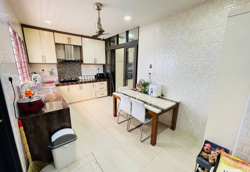 Lake View 2.5 Storey Super Link Terrace CYPRUS USJ Heights Subang Jaya for sale 