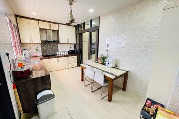 Lake View 2.5 Storey Super Link Terrace CYPRUS USJ Heights Subang Jaya for sale 