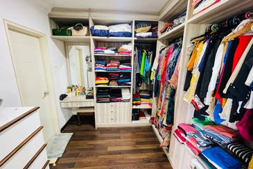 Lake View 2.5 Storey Super Link Terrace CYPRUS USJ Heights Subang Jaya for sale 