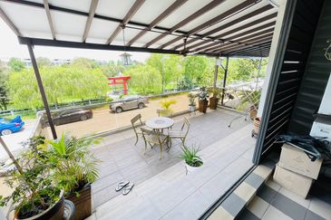 Lake View 2.5 Storey Super Link Terrace CYPRUS USJ Heights Subang Jaya for sale 