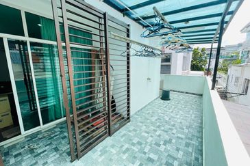 Lake View 2.5 Storey Super Link Terrace CYPRUS USJ Heights Subang Jaya for sale 