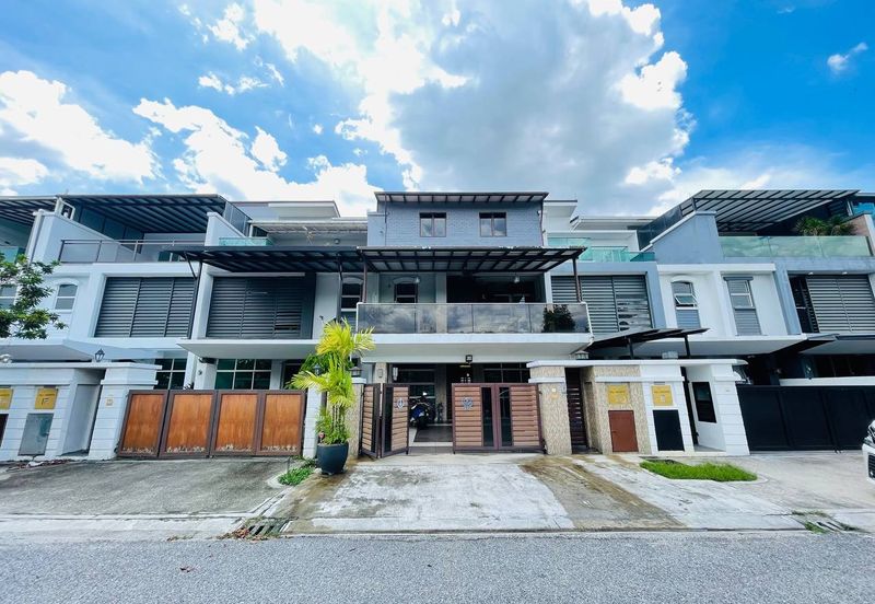 Lake View 2.5 Storey Super Link Terrace CYPRUS USJ Heights Subang Jaya for sale 