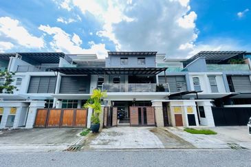 Lake View 2.5 Storey Super Link Terrace CYPRUS USJ Heights Subang Jaya for sale 