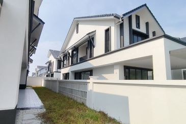 Hevea Elmina Gardens