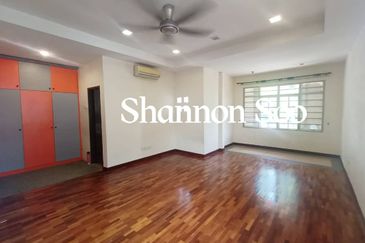 Bandar Puteri with Ample Car park