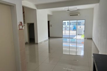 Albury 2, Taman Tasik Senangin