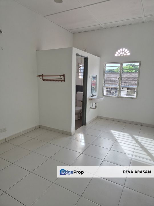 Section 8 Double Storey Terrace For Rent, Selangor, Petaling Jaya