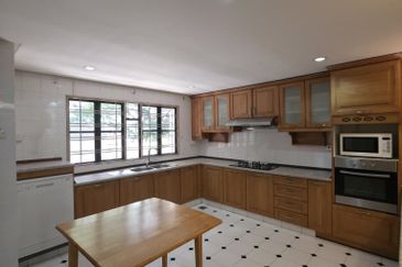 Anjung Damai 10 4-Storey Terrace House For Sale