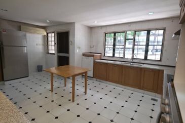 Anjung Damai 10 4-Storey Terrace House For Sale