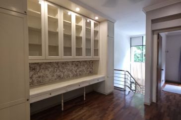 Anjung Damai 10 4-Storey Terrace House For Sale