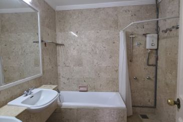 Anjung Damai 10 4-Storey Terrace House For Sale