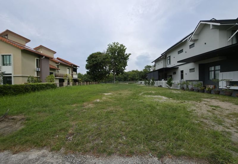 Glenmarie Cove Residence