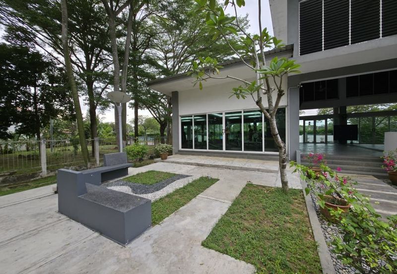 Glenmarie Cove Residence