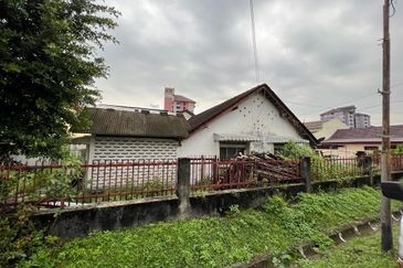 Section 1A PJ Single Storey Corner Lot Semi-D For Sale