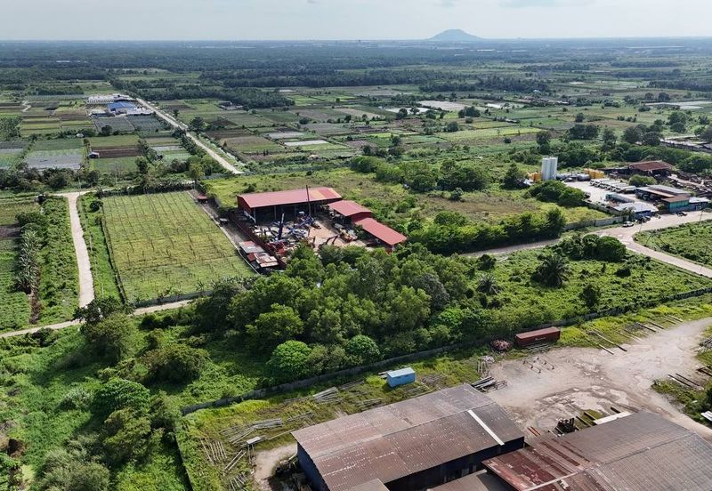 Jalan Sopan, Johan Setia